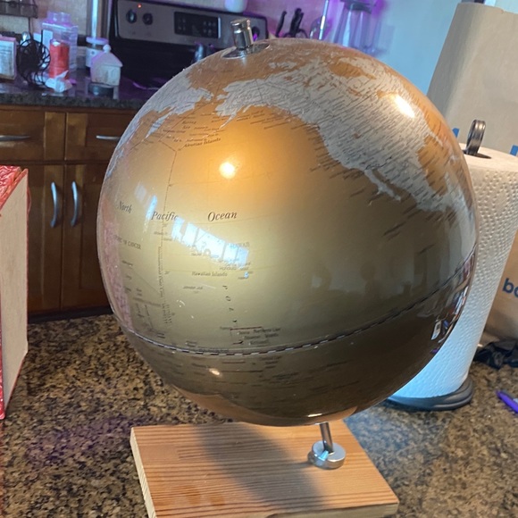 Vintage gold Globe with wooden base - Picture 4 of 6